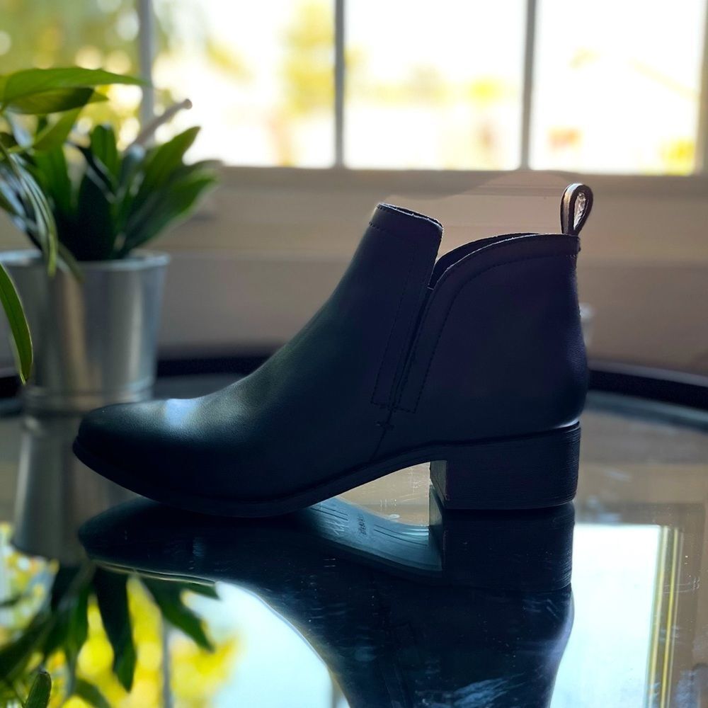Dolce Vita Ankle Boots Leather Black Booties Block Heel comfortable Size 8.5 EUC - Picture 3 of 11